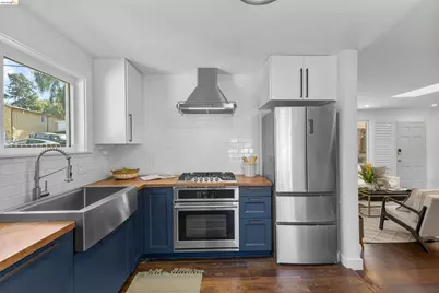 7900 Greenly Dr, Oakland, CA 94605 - Photo 15