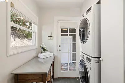 5701 Snake Rd, Oakland, CA 94611 - Photo 13