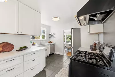 5701 Snake Rd, Oakland, CA 94611 - Photo 11