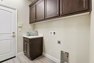 215 Cara Ct, Mountain House, CA 95391 - Photo 31