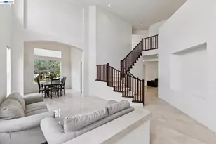 25318 Buckeye Dr, Castro Valley, CA 94552 - Photo 3