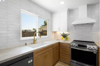 31265 Lily St, Union City, CA 94587 - Photo 15