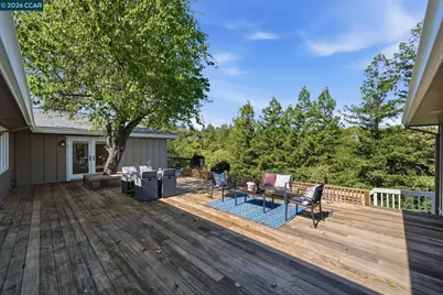 102 Hillcrest Dr, Orinda, CA 94563 - Photo 35