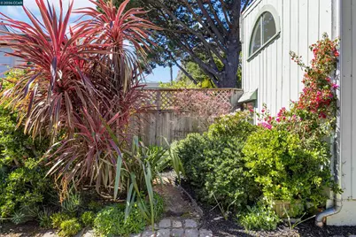 3934 Cesar Chavez St, San Francisco, CA 94131 - Photo 33