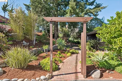 3500 Rubin Dr, Oakland, CA 94602 - Photo 3