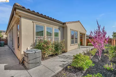 2002 Tempranillo Ln, Brentwood, CA 94513 - Photo 33