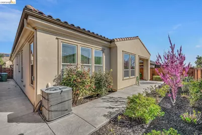 2002 Tempranillo Ln, Brentwood, CA 94513 - Photo 33