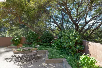 1 Kelton Ct #2D, Oakland, CA 94611 - Photo 29