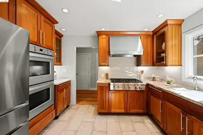 6611 Ascot Dr, Oakland, CA 94611 - Photo 15