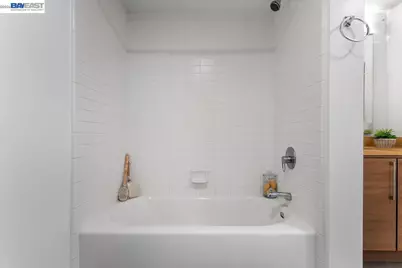 226 2nd St #G2, Oakland, CA 94607 - Photo 17