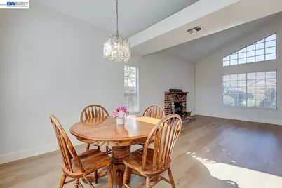 8524 Oak Harbour Ct, Fair Oaks, CA 95628 - Photo 9