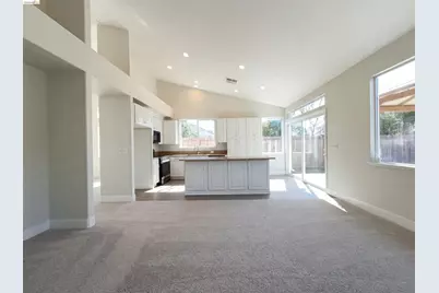 300 Perkins Ct, Suisun City, CA 94585 - Photo 15