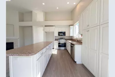 300 Perkins Ct, Suisun City, CA 94585 - Photo 17