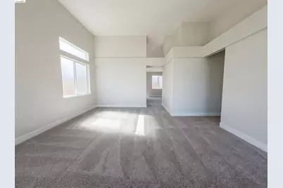 300 Perkins Ct, Suisun City, CA 94585 - Photo 11