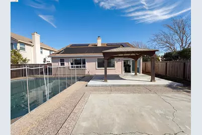 300 Perkins Ct, Suisun City, CA 94585 - Photo 5