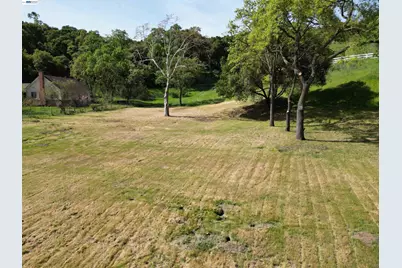 8278 Sassafras Court, Pleasanton, CA 94566 - Photo 5