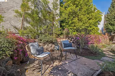 900 Rosemount Rd, Oakland, CA 94610 - Photo 57