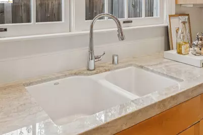 900 Rosemount Rd, Oakland, CA 94610 - Photo 39