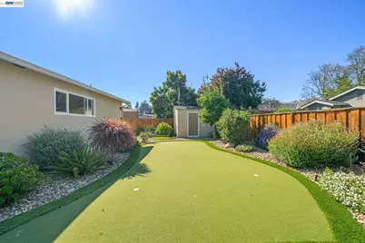 35290 Farnham Dr, Newark, CA 94560 - Photo 41