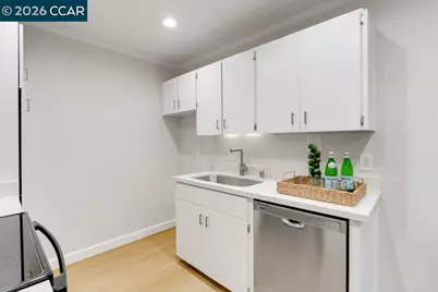 1465 Marchbanks Dr #4, Walnut Creek, CA 94598 - Photo 11