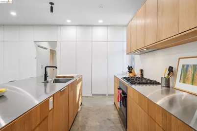 8210 Skyline Blvd, Oakland, CA 94611 - Photo 17