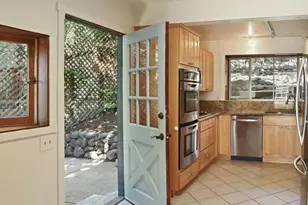 5716 Merriewood Dr, Oakland, CA 94611 - Photo 5