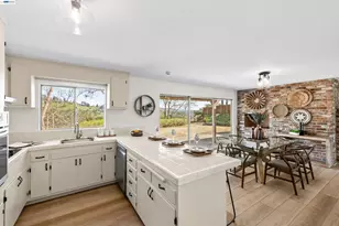 121 Ardith Dr, Orinda, CA 94563 - Photo 17