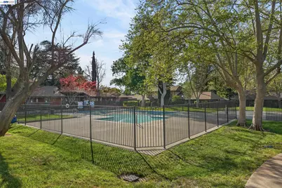 5497 Roundtree Dr #D, Concord, CA 94521 - Photo 23