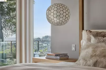 7919 Phaeton Dr, Oakland, CA 94605 - Photo 43