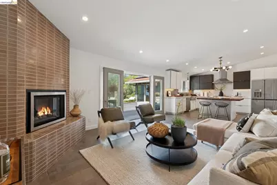 7919 Phaeton Dr, Oakland, CA 94605 - Photo 23