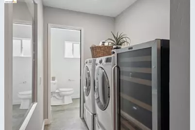 7919 Phaeton Dr, Oakland, CA 94605 - Photo 57