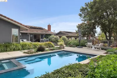 7919 Phaeton Dr, Oakland, CA 94605 - Photo 35