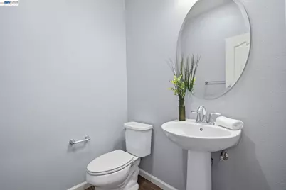 102 Fanuncio Ln, Hayward, CA 94544 - Photo 19