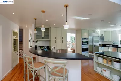 6540 Saroni Dr, Oakland, CA 94611 - Photo 15