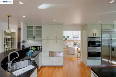 6540 Saroni Dr, Oakland, CA 94611 - Photo 13