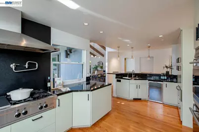 6540 Saroni Dr, Oakland, CA 94611 - Photo 21