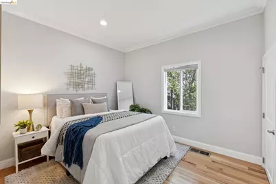 812 37th St, Oakland, CA 94608 - Photo 23