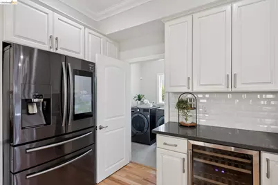 812 37th St, Oakland, CA 94608 - Photo 17