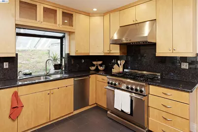 4903 Stoneridge Ct, Oakland, CA 94605 - Photo 17