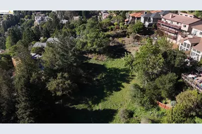 7135 Buckingham Blvd., Berkeley, CA 94705 - Photo 5