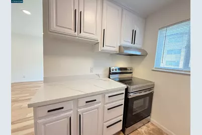 10 Moss Ave #15, Oakland, CA 94610 - Photo 17