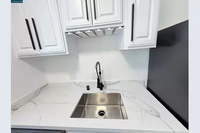 10 Moss Ave #15, Oakland, CA 94610 - Photo 17