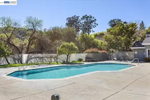 8040 Mountain View Dr, Pleasanton, CA 94588 - Photo 25