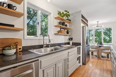 6869 Bristol Dr, Berkeley, CA 94705 - Photo 15