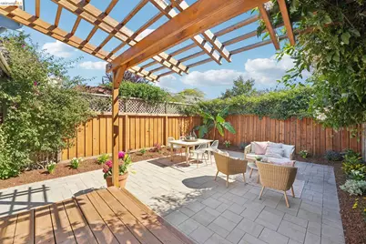 491 McAuley St, Oakland, CA 94609 - Photo 27