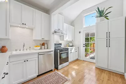 491 McAuley St, Oakland, CA 94609 - Photo 13