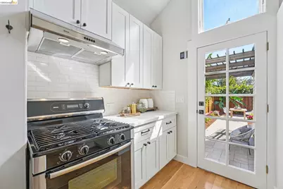 491 McAuley St, Oakland, CA 94609 - Photo 11