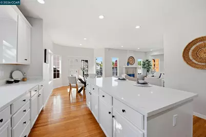 1 Bay Forest Pl, Oakland, CA 94611 - Photo 13
