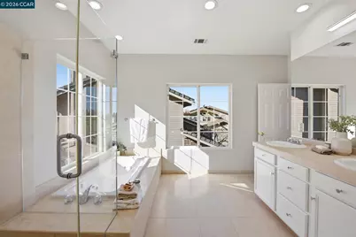 1 Bay Forest Pl, Oakland, CA 94611 - Photo 31