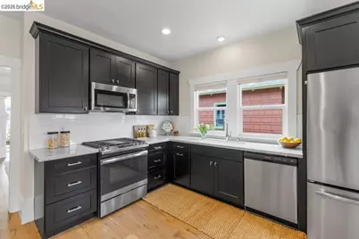 1072 57th St, Oakland, CA 94608 - Photo 19